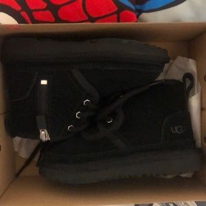 Boys size 9 ugg boots!!